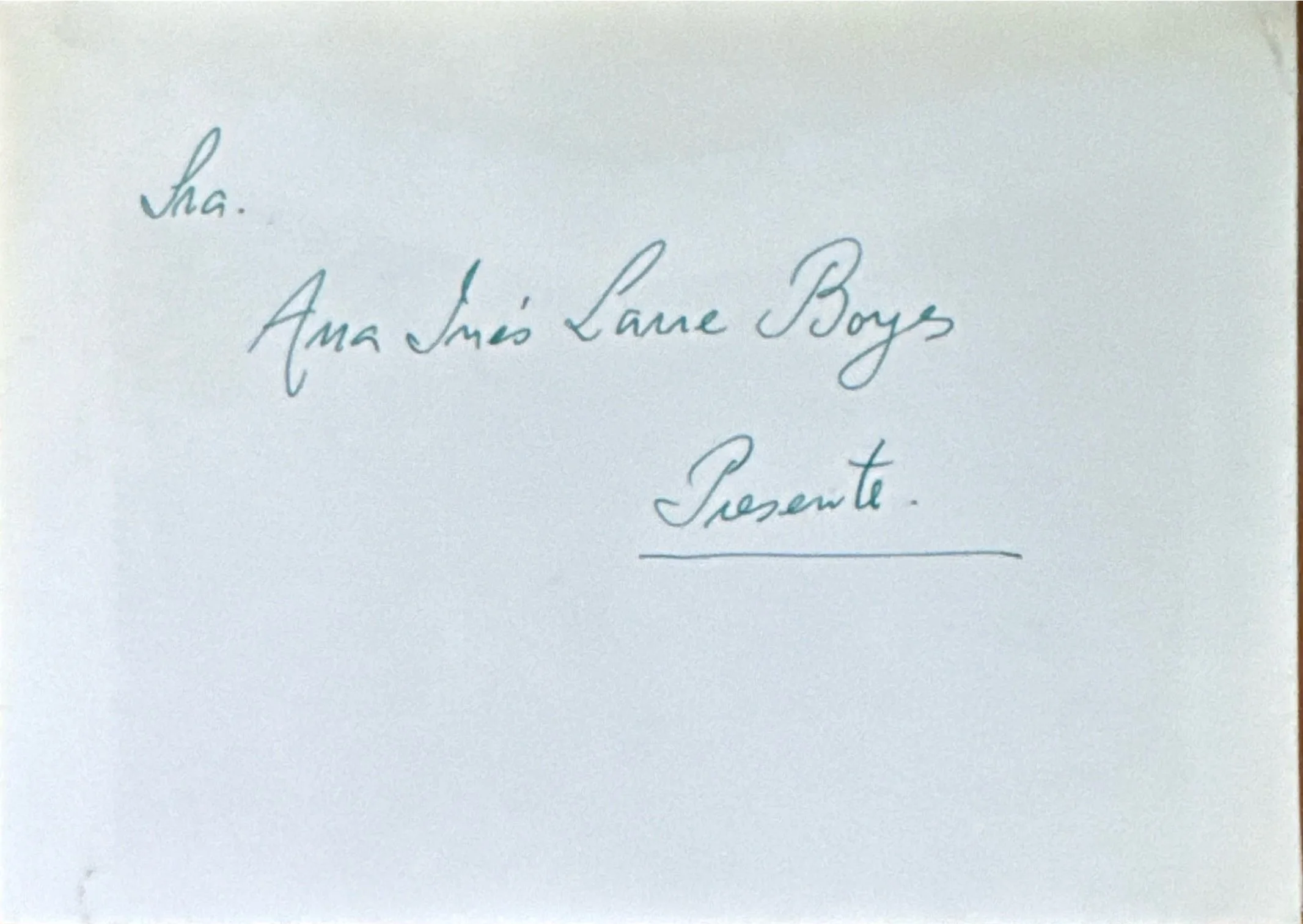 Sobre dirigido a Ana Inés Larre Borges incluido en el ejemplar de Roberto Larrea